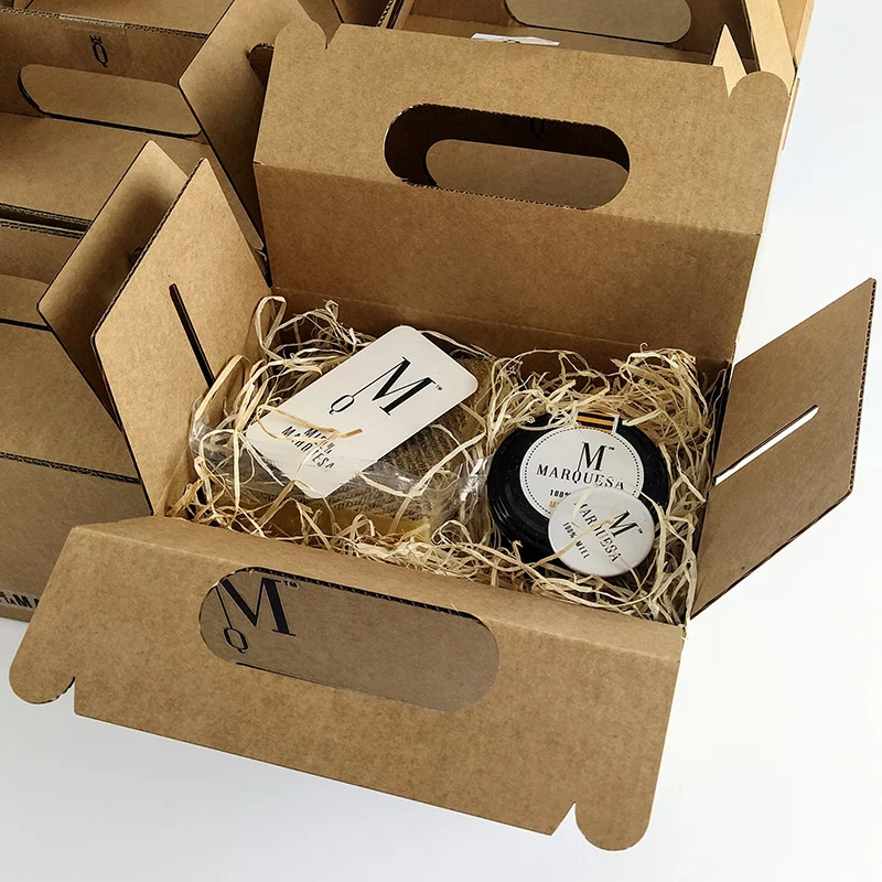 Presentación Caja Picnic Miel de la Marquesa y Queso de La Ermita. Productos de la Alcarria.